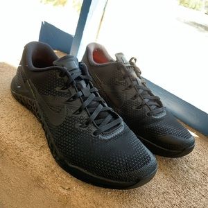 All black Metcon